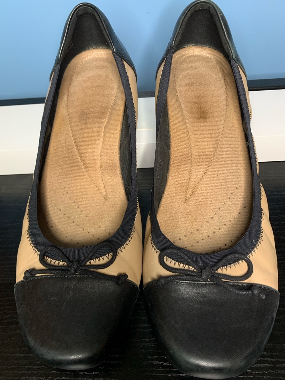 Clarks Beige and Black Two-Tone Bow Ballet Flats